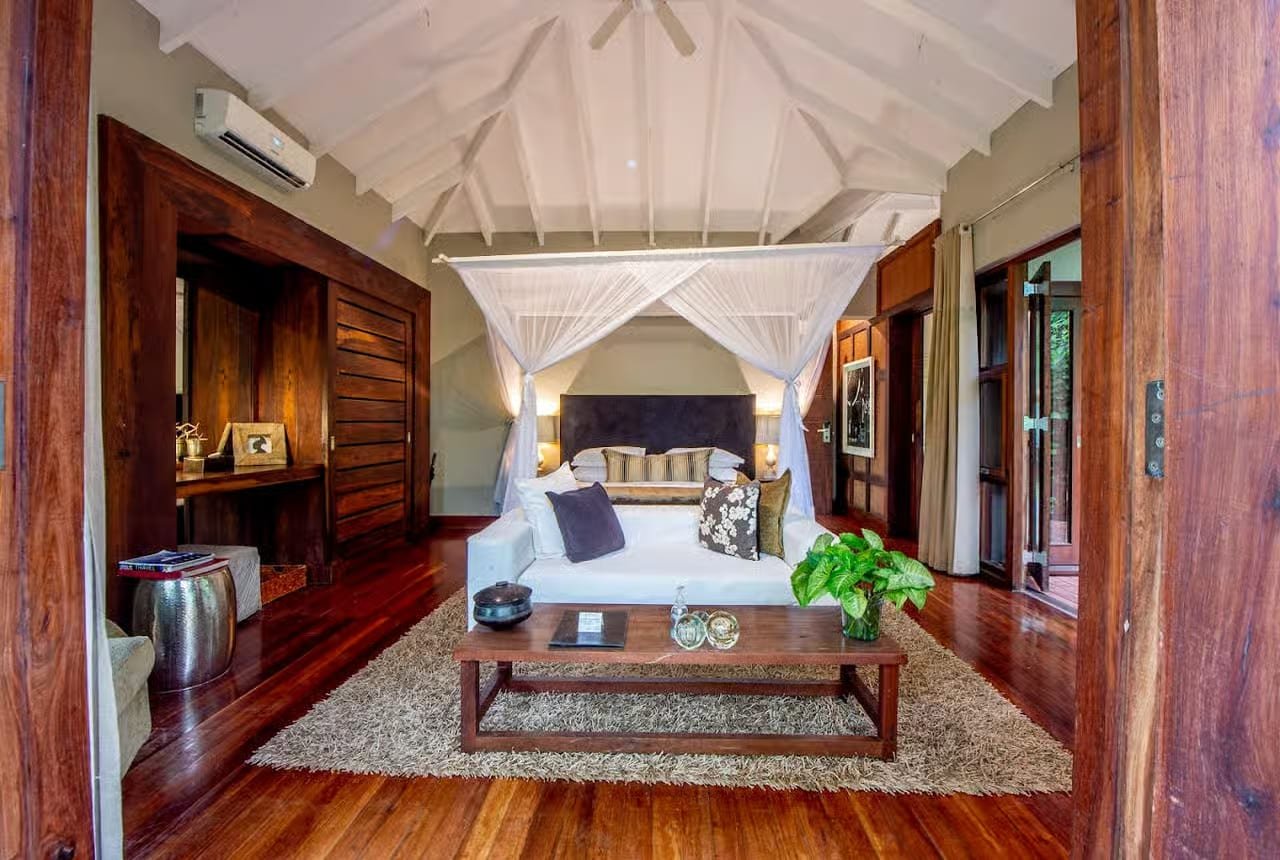 Lake Duluti Lodge, Lake Duluti, foot of Meru